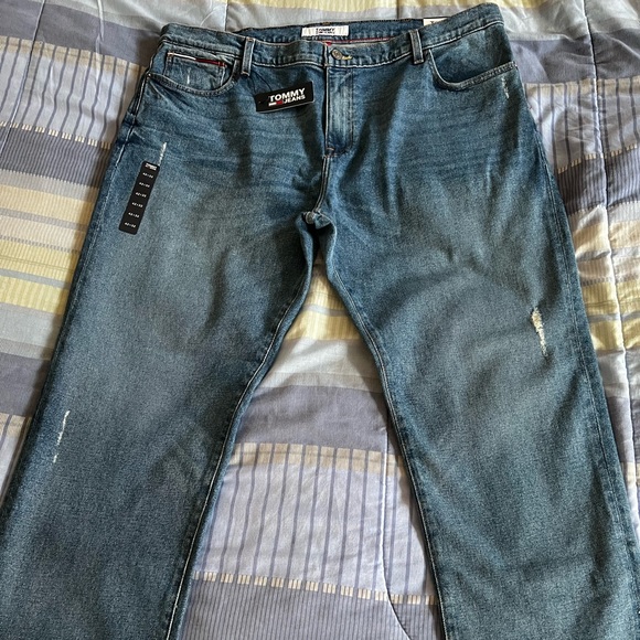 Tommy Hilfiger Relaxed/Stretch fit Jeans US 42 New with tags NWT - Picture 1 of 8